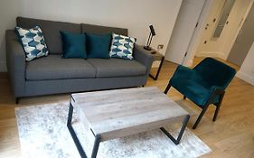 Exceptional 1King Lifestyle Apartment - Centrally Located